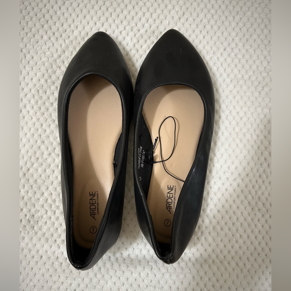 Ardene ballet flats - brand new without tags - size: 7